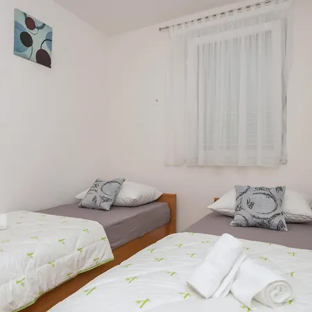 Violet דירה מאקרסקה