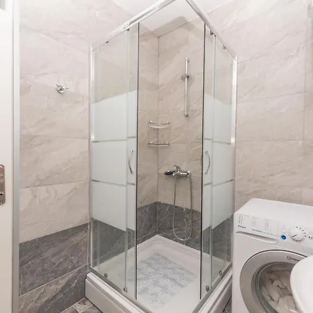 Violet מאקרסקה