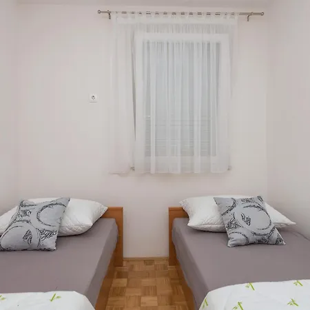 Violet Apartman *