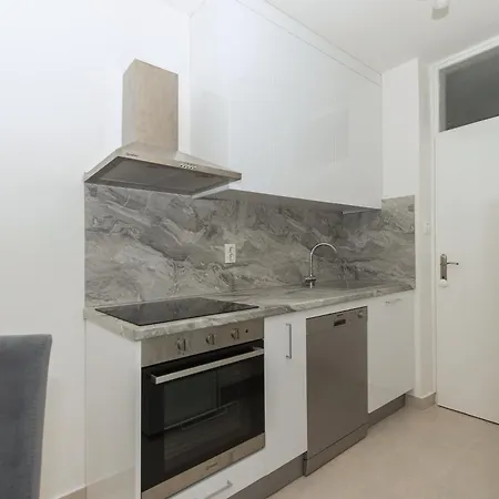Violet Apartman Makarska