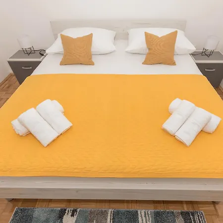 Violet Apartman