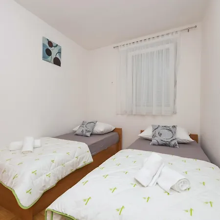 Violet Apartman