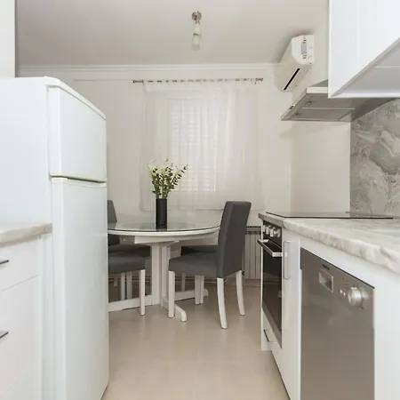 Violet Apartman Makarska