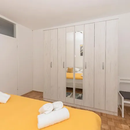 Violet Apartman Makarska